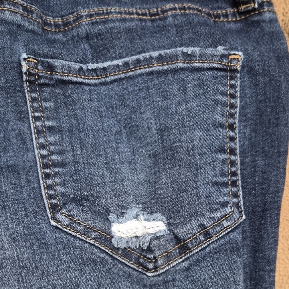 SO Women's Distressed Jean Shorts - Dark Blue Size 7/28W - Picture 10 of 13